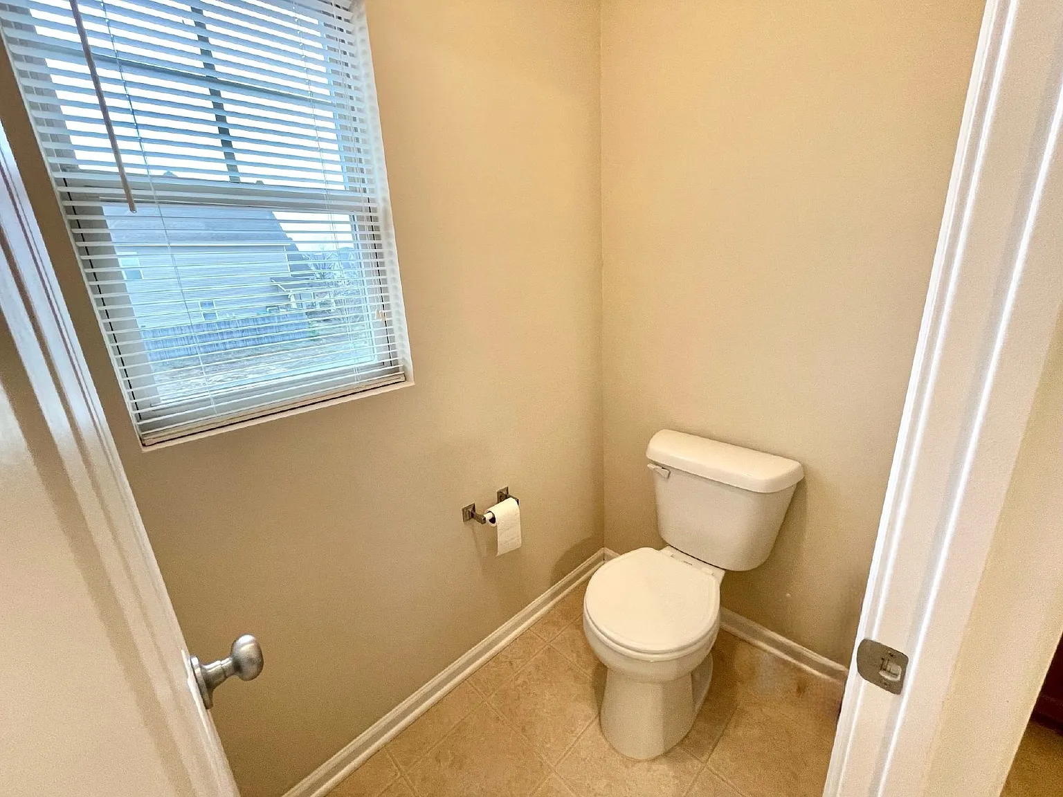 4 bed, 3.0 bath, 3000 sqft, $2,100 — Photo 2