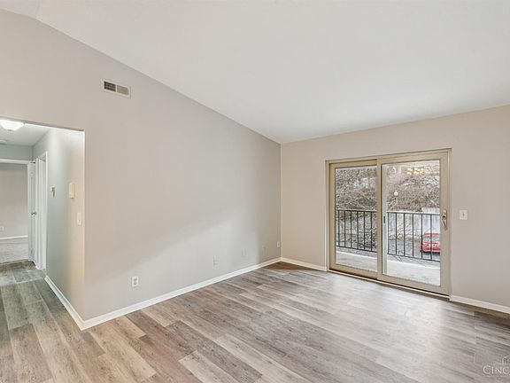 3rd image of 521 Martin Luther King Dr W APT B28