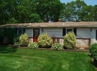 25 Pearl Ave, Holtsville, NY 11742