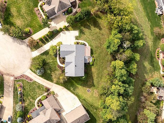3rd image of 215 Farmington Dr