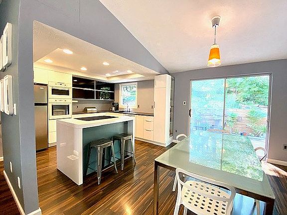4th image of 15414 Autumn Ln