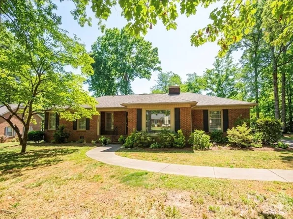 2009 Saratoga Dr, Gastonia, NC 28056