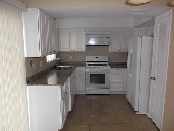 3rd image of 249 NE Camelot Dr