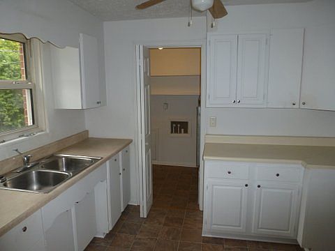3rd image of 4318 Lesley Ave
