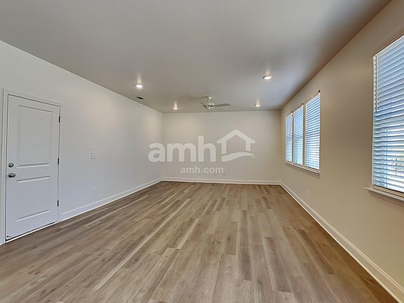 4th image of 305 Golucke Way