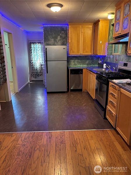 2nd image of 6237 Limerick Way