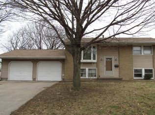 1038 Willany Dr, Clinton, IA 52732