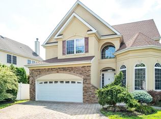 20 Rockspray Ct, Howell, NJ 07731