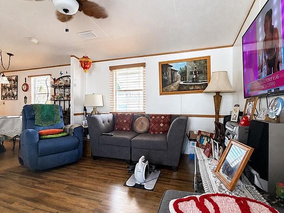 4th image of 800 Siesta Dr