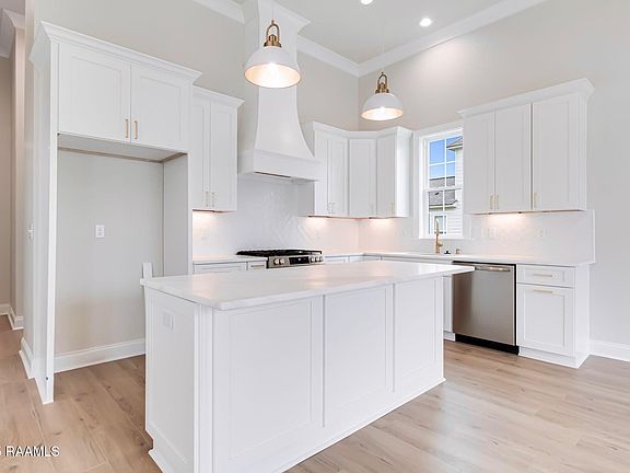 5th image of 609 Bourdette Dr