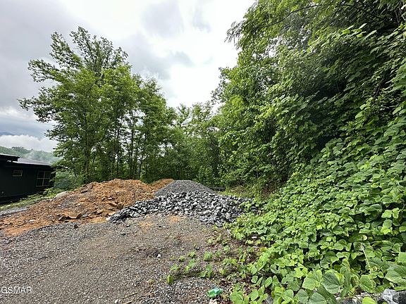 4th image of 473 Winfield Heights Rd #1