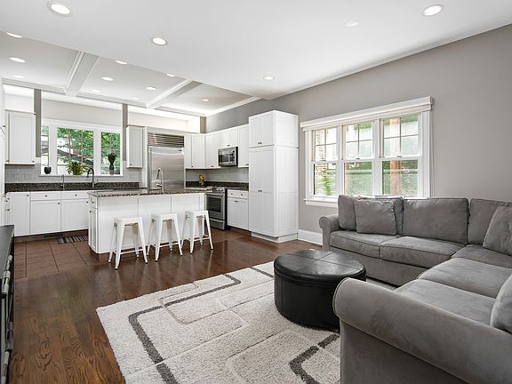 3rd image of 4515 N Claremont Ave #3W