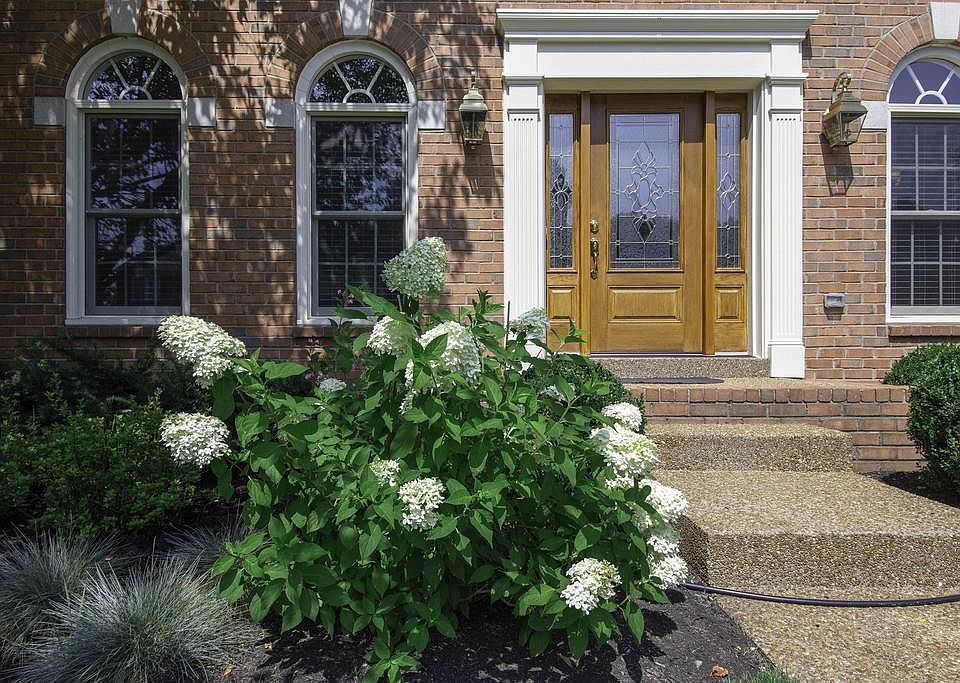 1st image of 523 Prince Of Wales Ct
