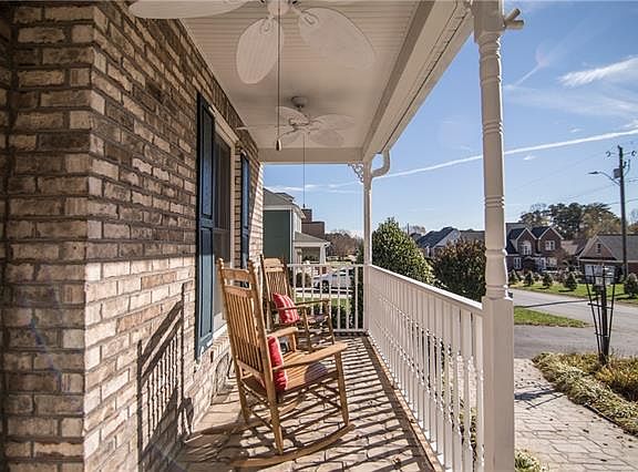 4th image of 1731 30th Avenue Ct NE