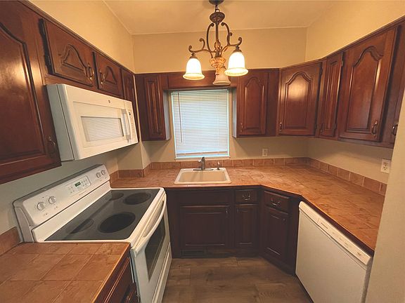 Newer Kitchen, just perfect to make delicious dinners.