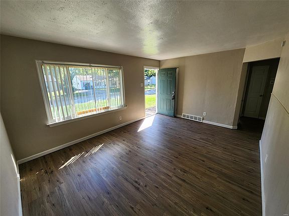 2nd image of 9831 Lorna Ln