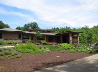 7423 Youngren Rd, Three Oaks, MI 49128