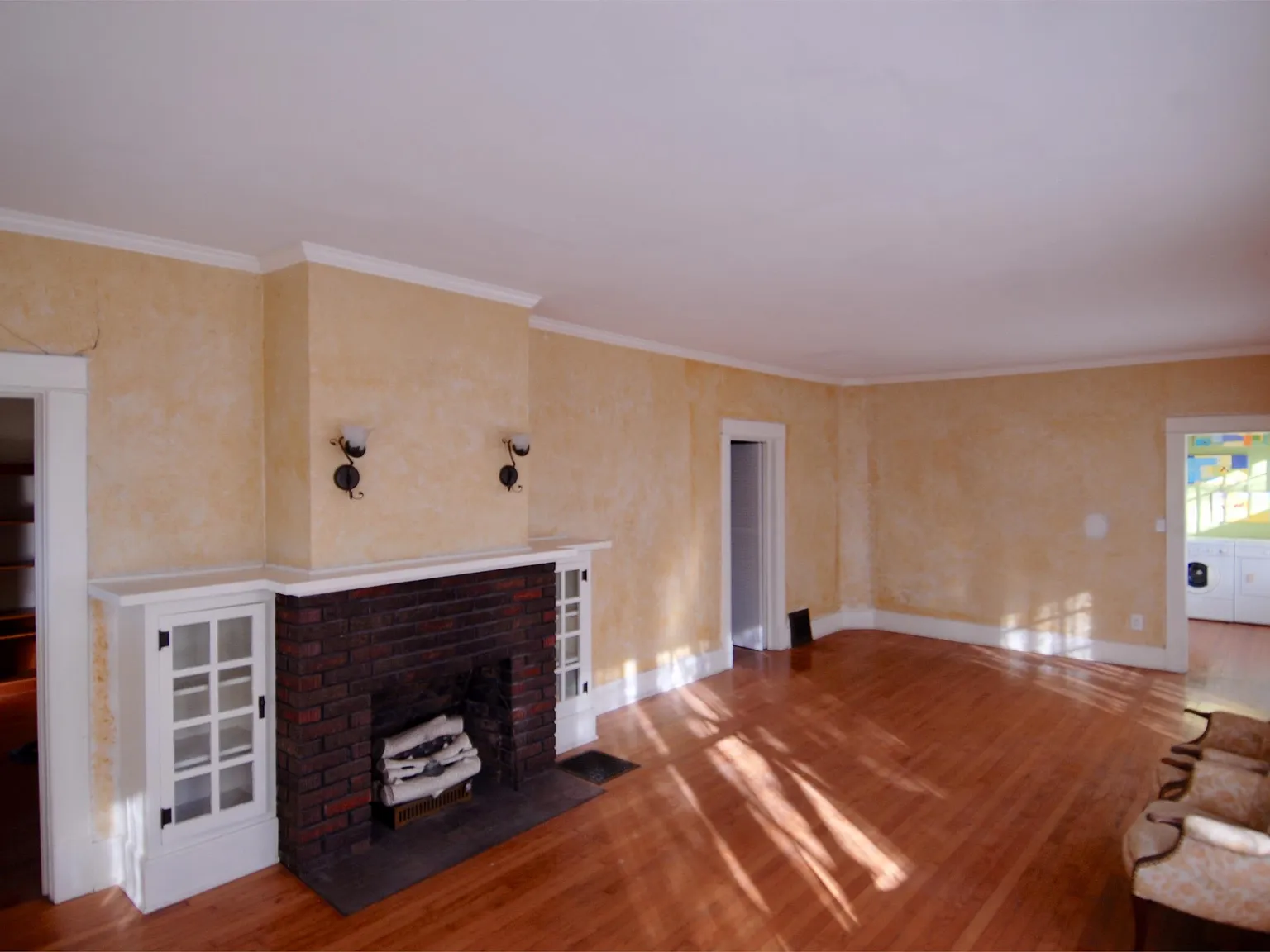 330 Rollston - 1 — Photo 3