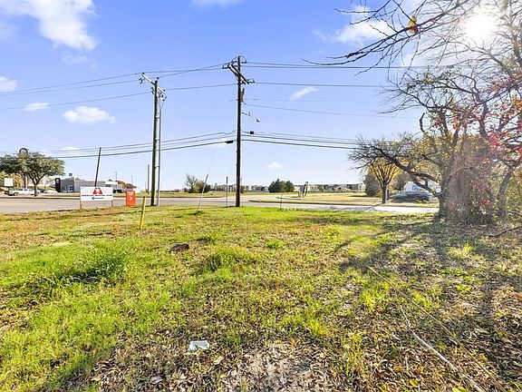 3rd image of 401 E Malloy Bridge Rd