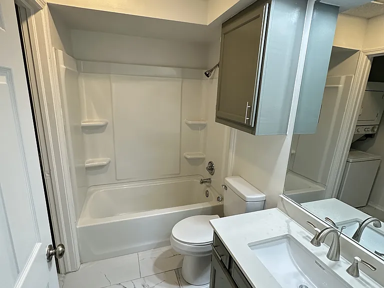 2436 East 10th Street - 102 — Photo 3