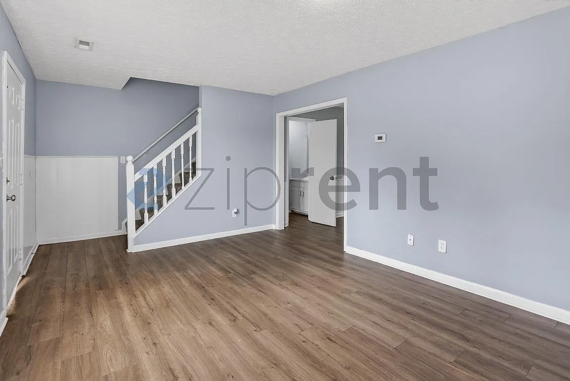 2 bed, 2.5 bath, 1300 sqft, $1,500 — Photo 3