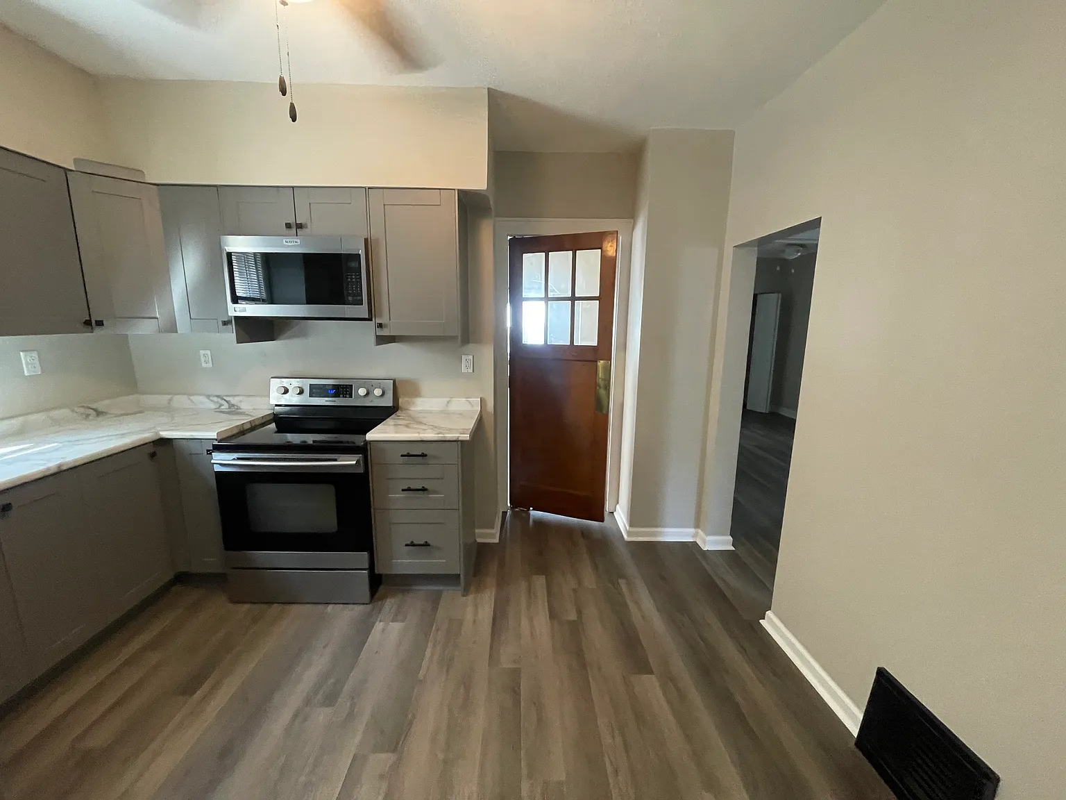 2 bed, 975 sqft, $1,450 — Photo 2