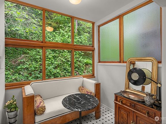 2nd image of 1310 Queen Anne Ave N #1