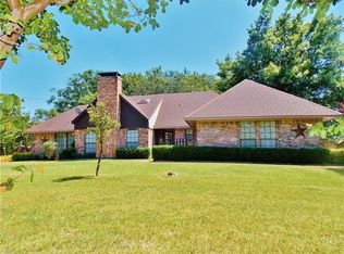 831 Rachelle Dr, Red Oak, TX 75154