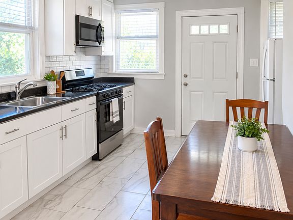 2nd image of 4141 W Barry Ave