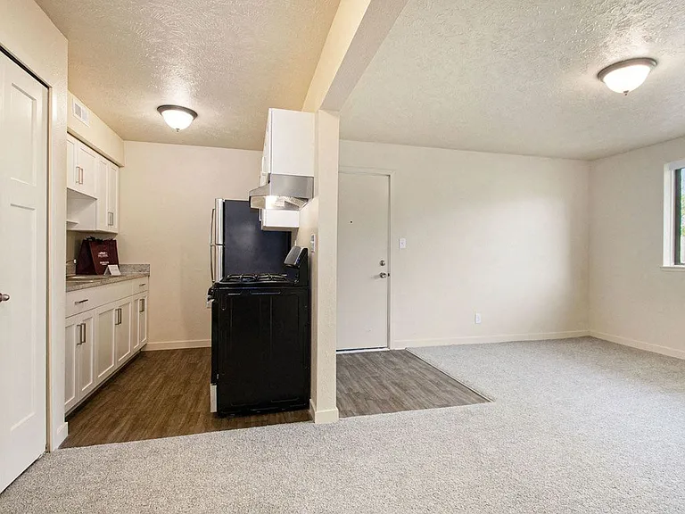 Old Farm Apartments — Photo 21
