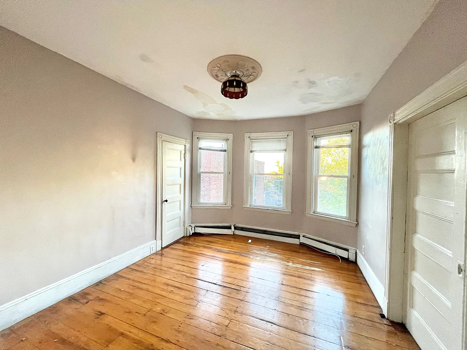 4 bed, 9999 sqft, $5,600 — Photo 2