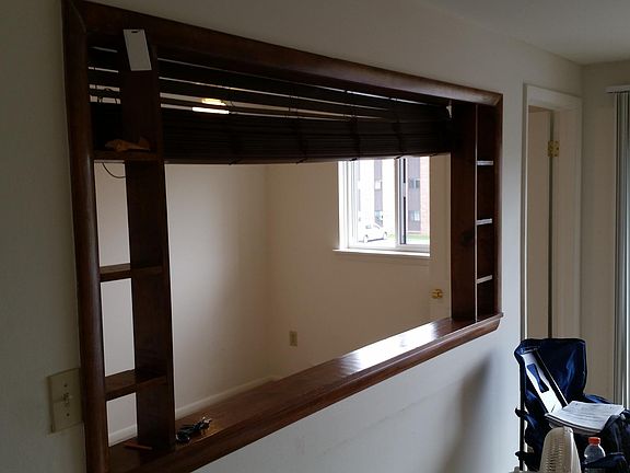 3rd image of 119 Kings Park Dr APT C