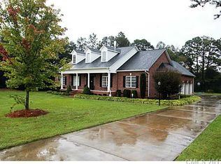 125 Robert Dr, Statesville, NC 28625