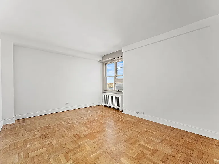 900 W 190th St #11A — Photo 11