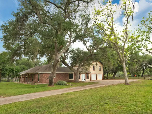3836 Brazos River Rd #400, Freeport, TX 77541