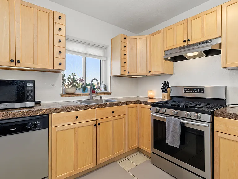 1481 Ash St #4 — Photo 10