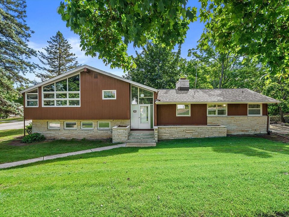 1st image of 607 W Decorah ROAD