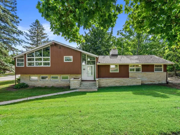 607 W Decorah ROAD, West Bend, WI 53095