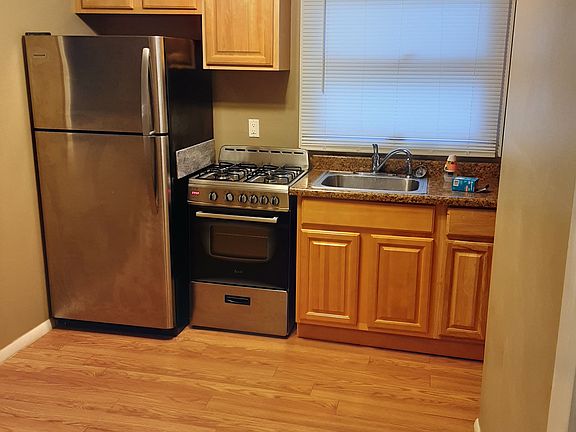 2nd image of 984 Westwood Ave Floor 2