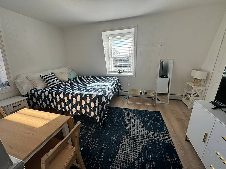 102 Emery St #4 — Photo 5