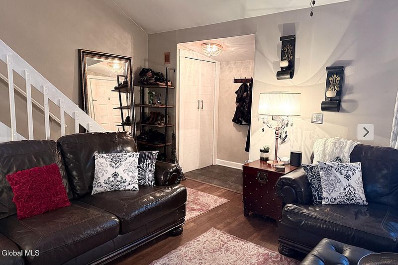4th image of 109 Thimbleberry Road