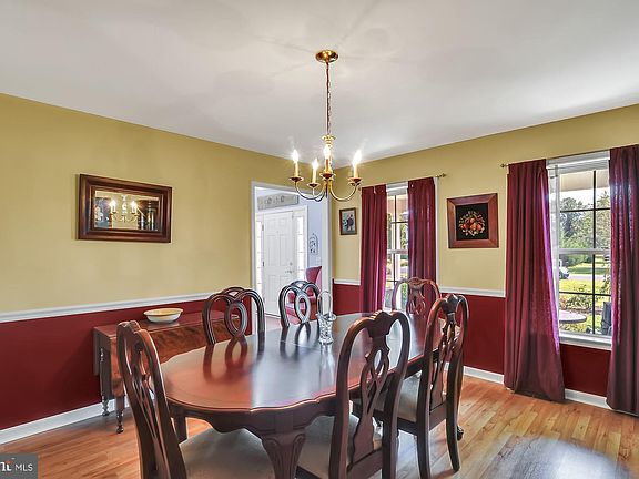 3rd image of 17884 Meadow Dr