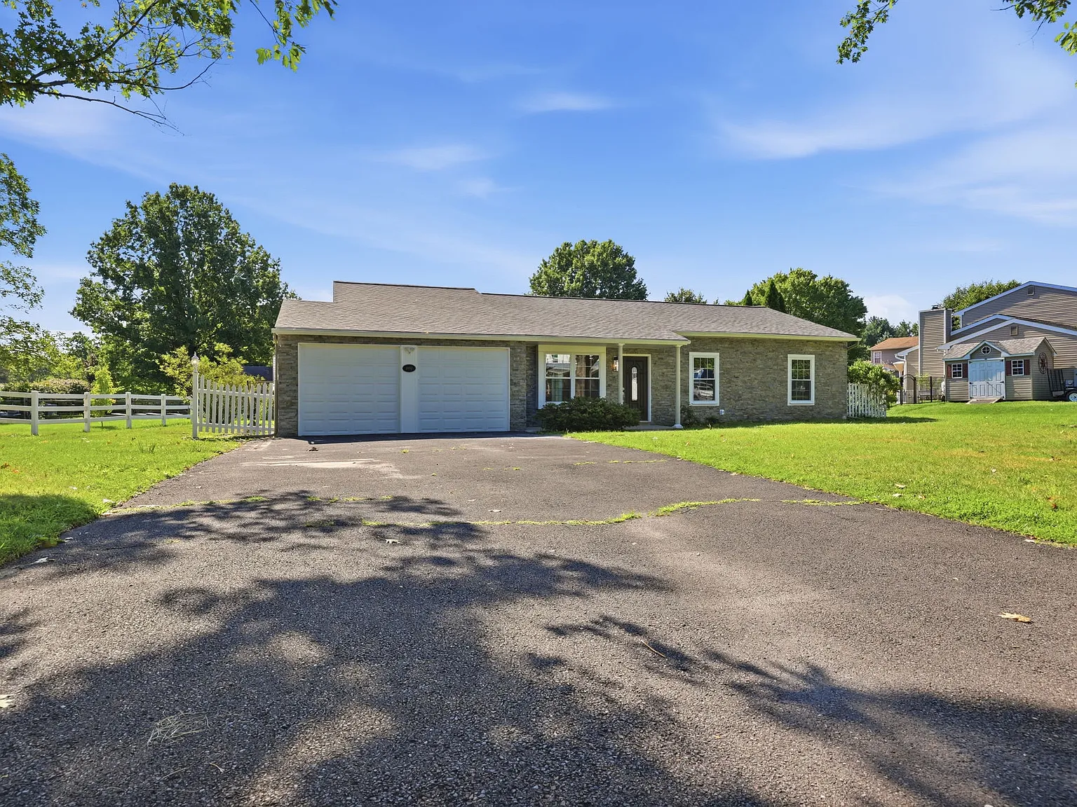 4 bed, 1868 sqft, $4,250 — Photo 3