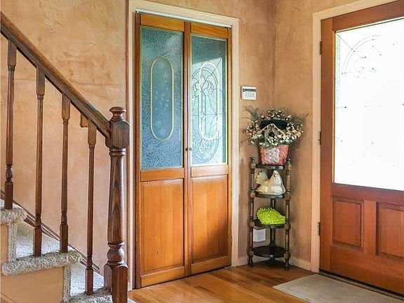 4th image of 81 Kurt Ln
