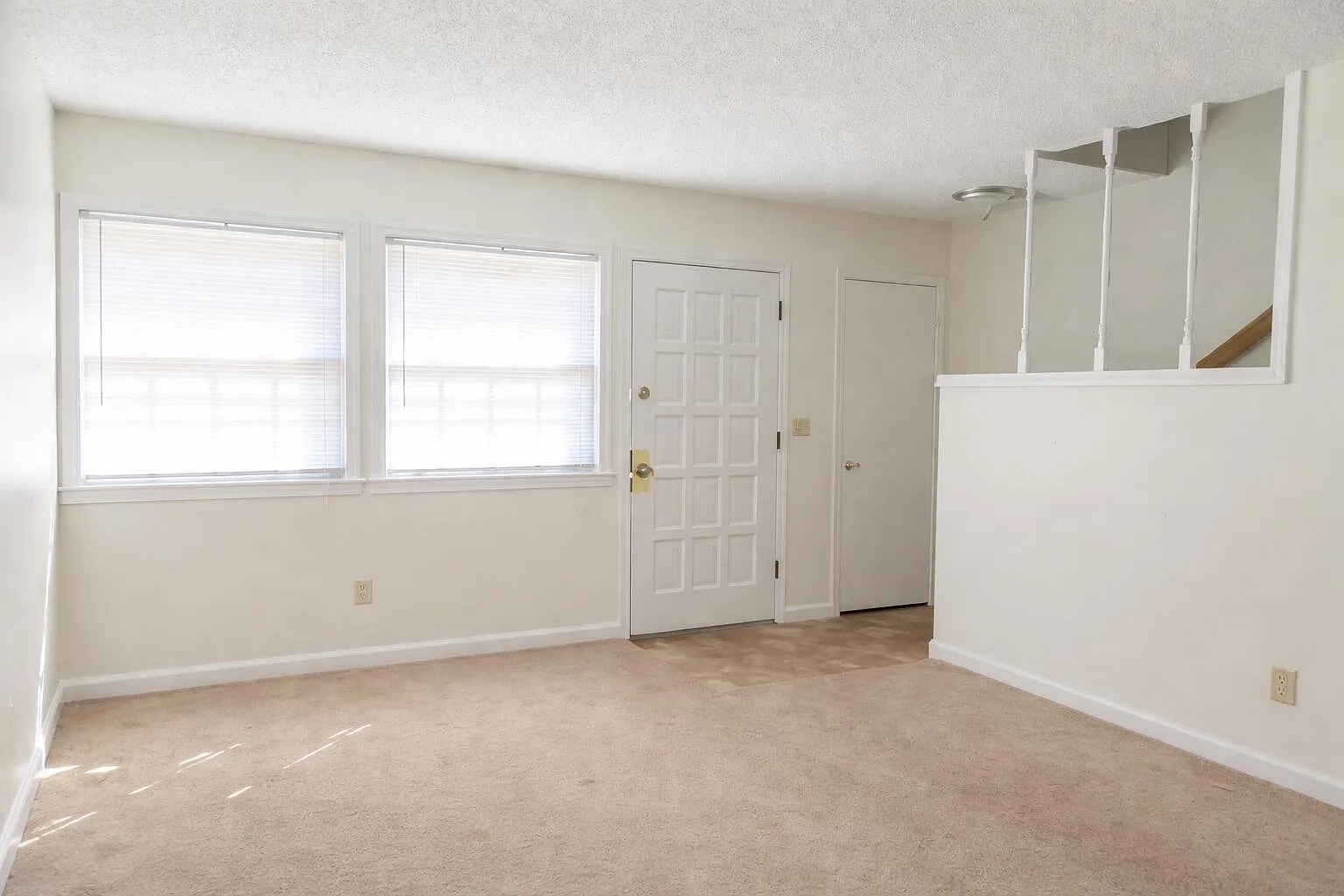 2 bed, 1.5 bath, 950 sqft, $950 — Photo 1