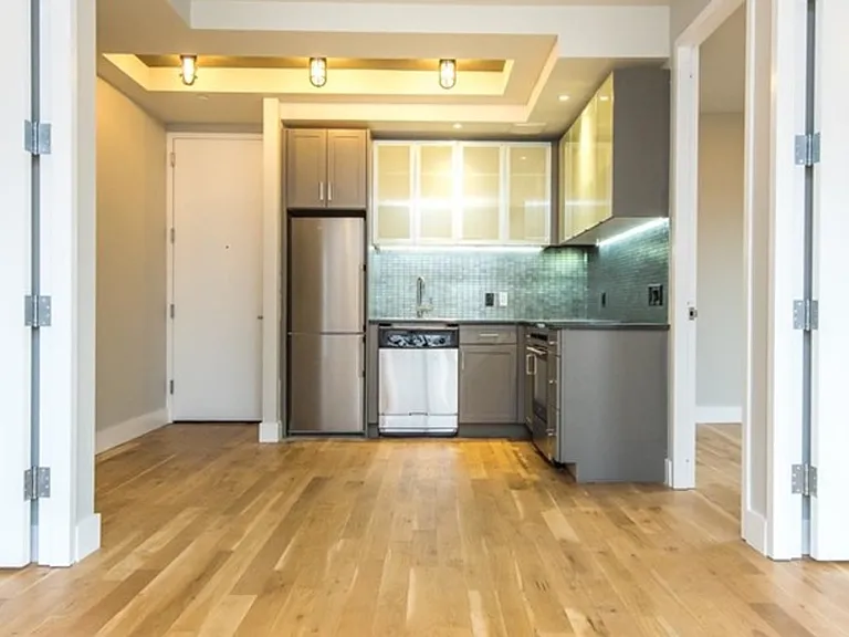 185 Leonard St #2L — Photo 8