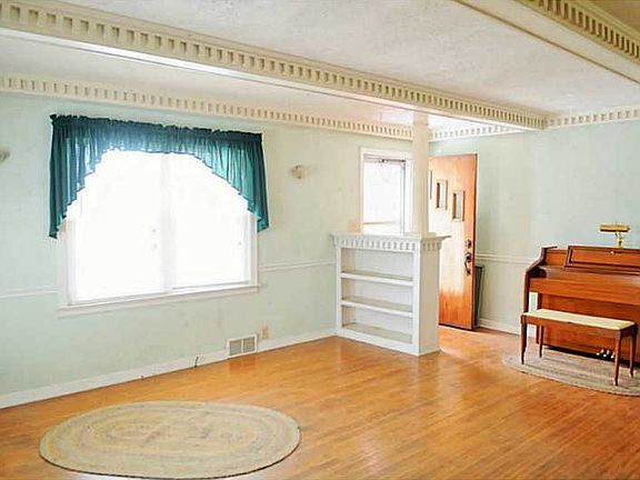 4th image of 410 W Front St