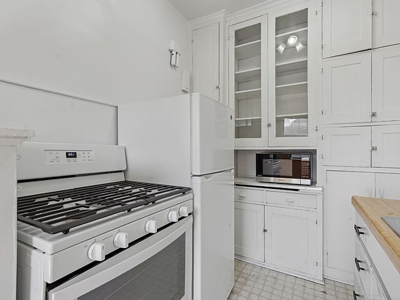5th image of 194 Summit Ave APT 401