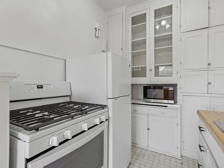 Summit Hill Apartments — Photo 6