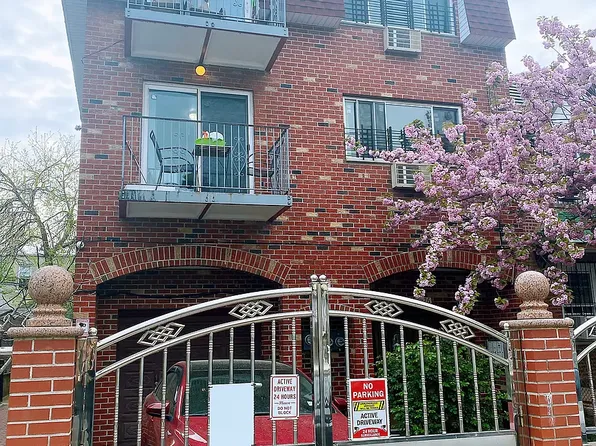 3026 86th St, East Elmhurst, NY 11369